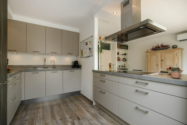 Photo 16 of Spoorstraat 32