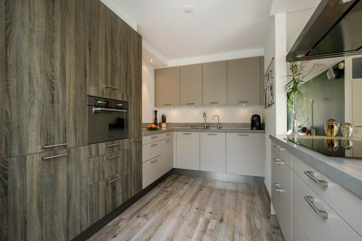 Photo 17 of Spoorstraat 32