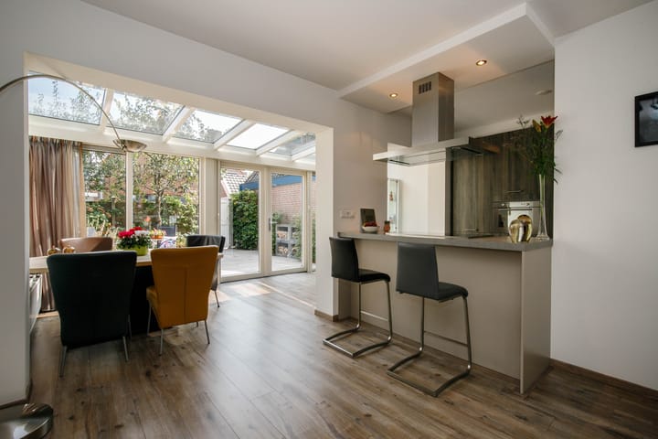 Photo 19 of Spoorstraat 32