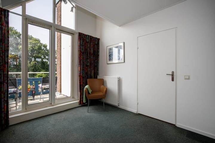 Photo 34 of Spoorstraat 32