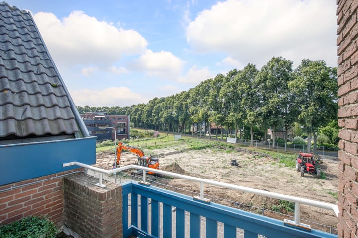 Photo 37 of Spoorstraat 32