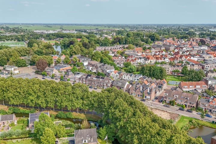 Photo 50 of Spoorstraat 32