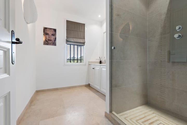 Foto 35 van 4 Rue Paul Arene