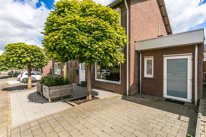 Bekijk foto 37 van Vermeerstraat 10