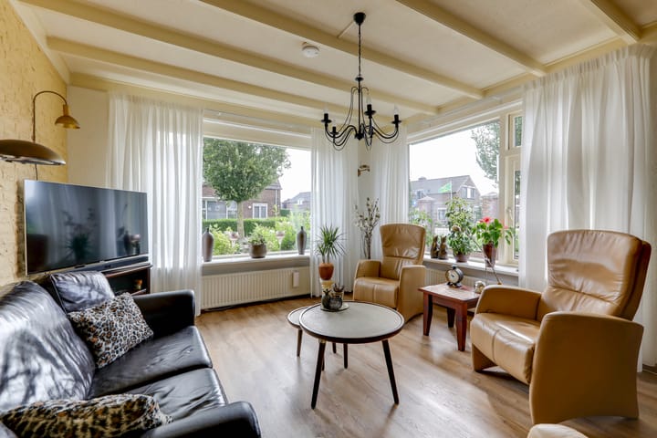 Foto 3 van Burg van Rielstraat 24