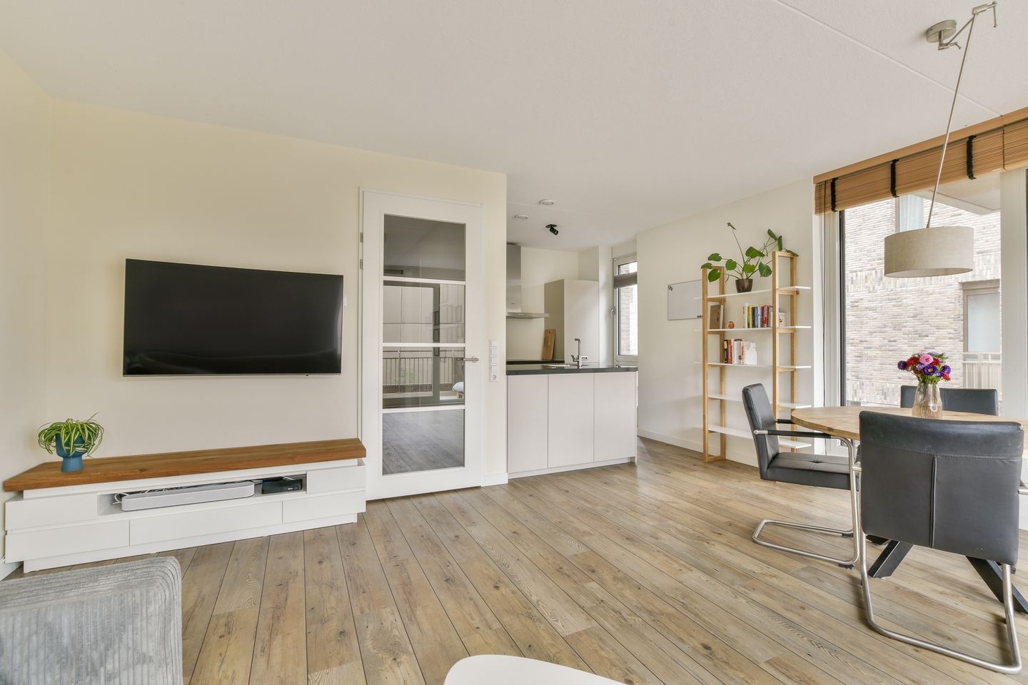 Photo 10 of Faas Wilkesstraat 331