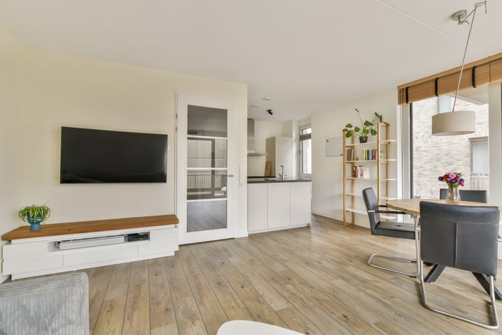 Photo 10 of Faas Wilkesstraat 331