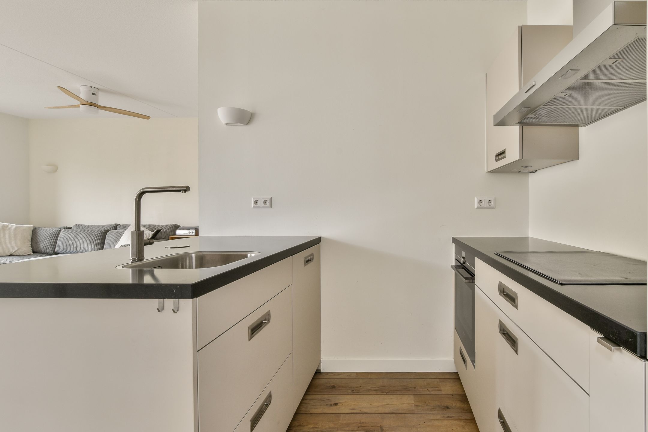 Photo 12 of Faas Wilkesstraat 331