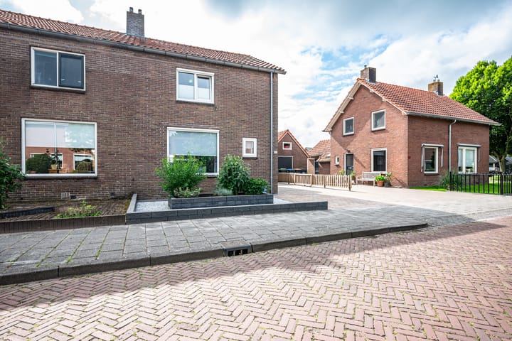 Foto 40 van Rozenlaan 25