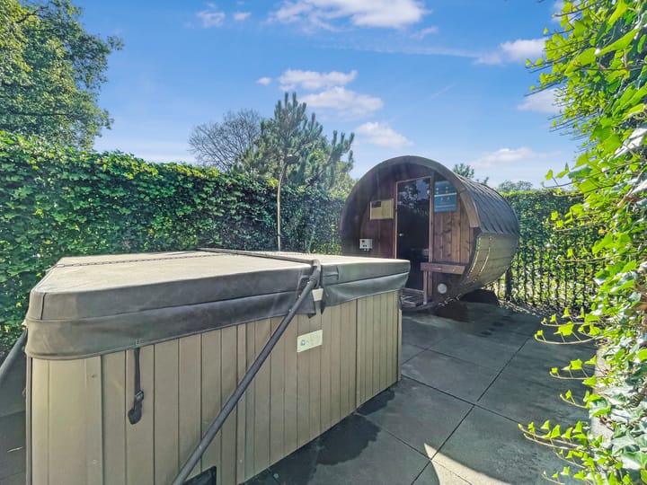 Photo 4 of Loverensestraat 11-29