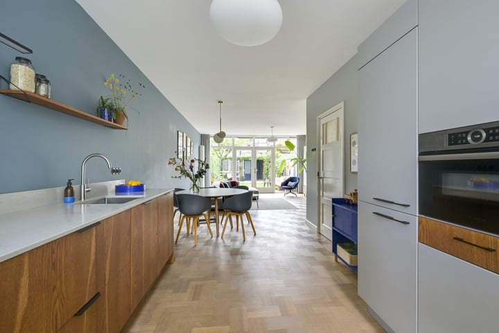 Bekijk foto 2 van Julianaweg 301