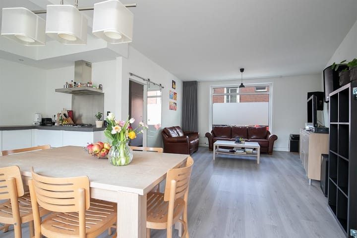 Foto 11 van Veestraat 108