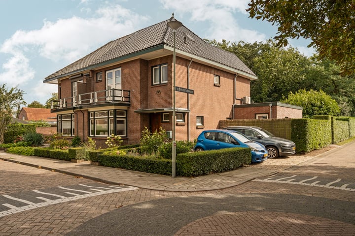 Bekijk foto 10 van Burg.Woltersstraat 34