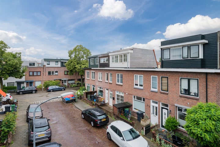 View photo 32 of Semarangstraat 5