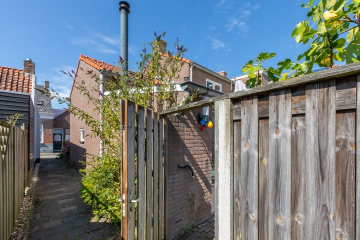 Bekijk foto 32 van Badhuisstraat 16