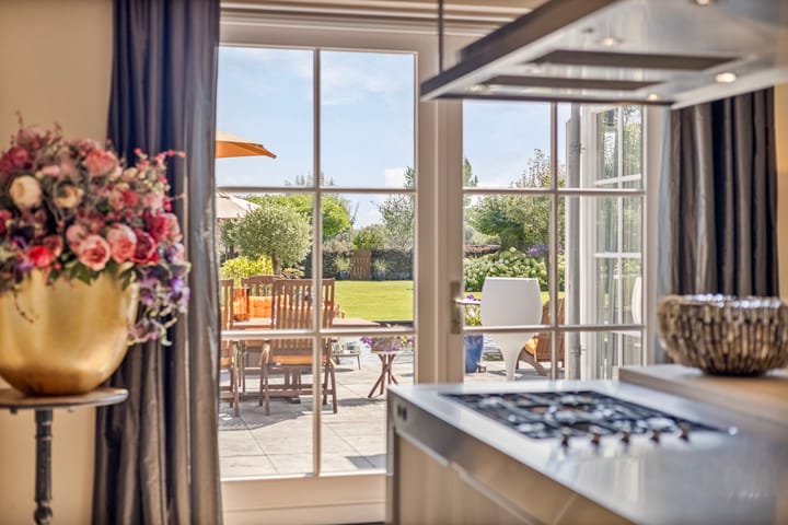 Photo 18 of Hoevenseweg 1-A