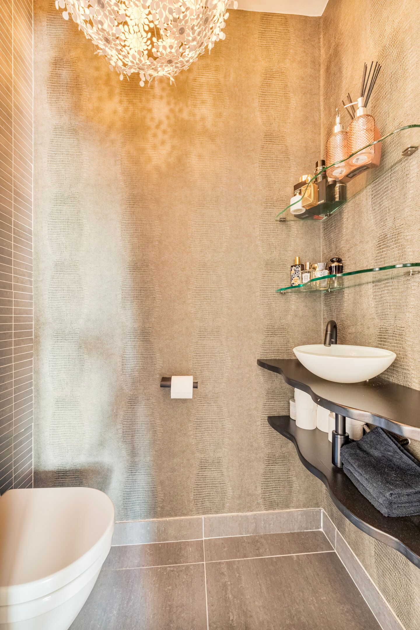 Foto 45 van Hoevenseweg 1-A