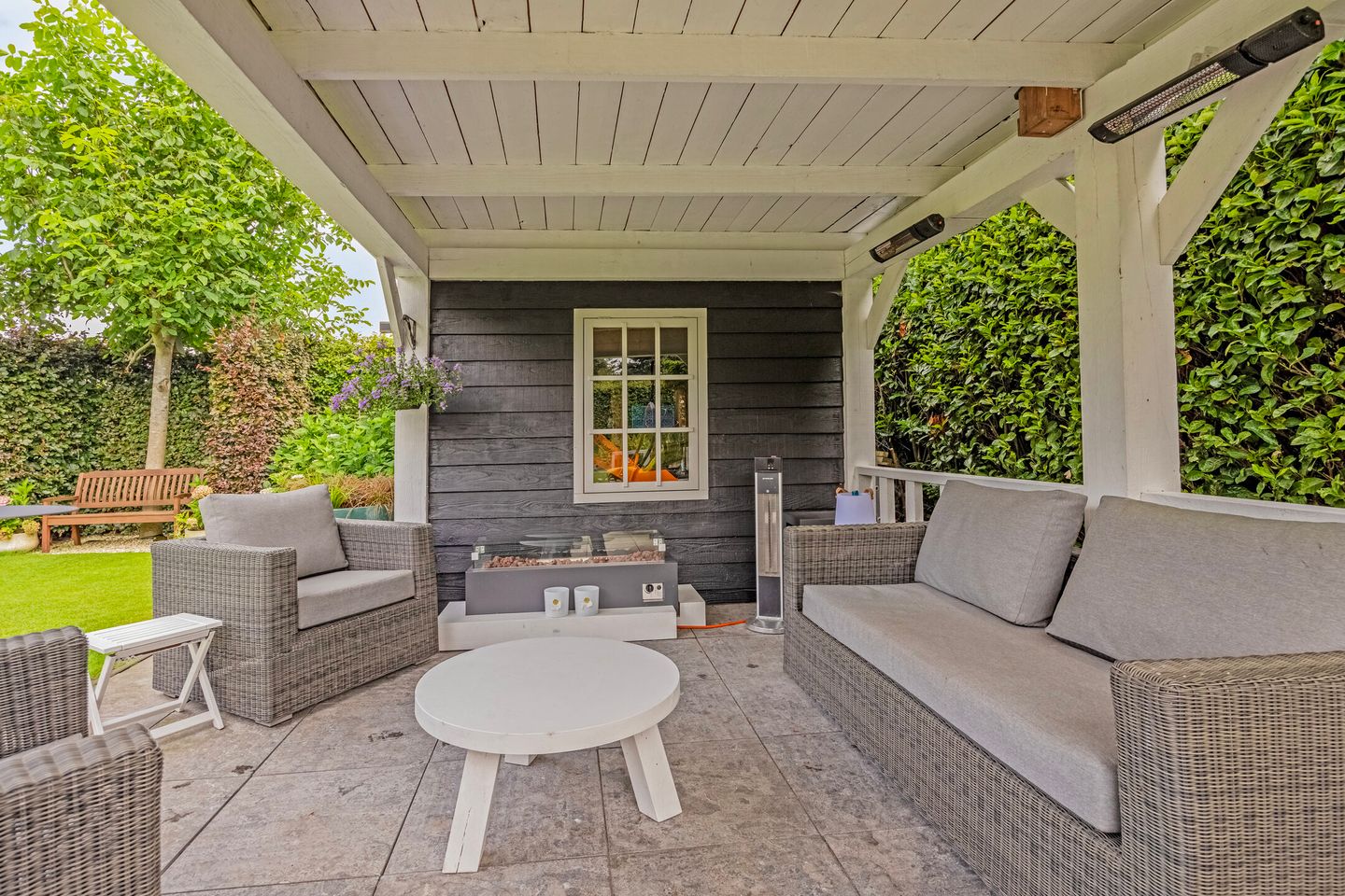 Foto 59 van Hoevenseweg 1-A