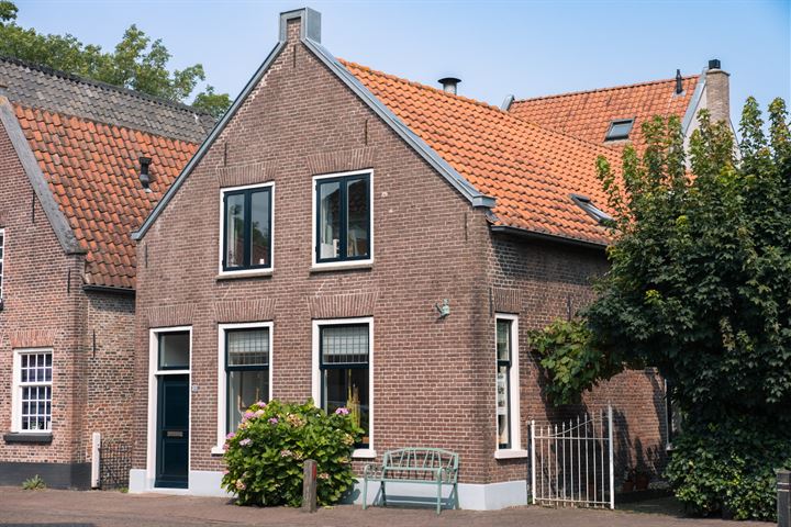 Bekijk foto 1 van Molenstraat 18