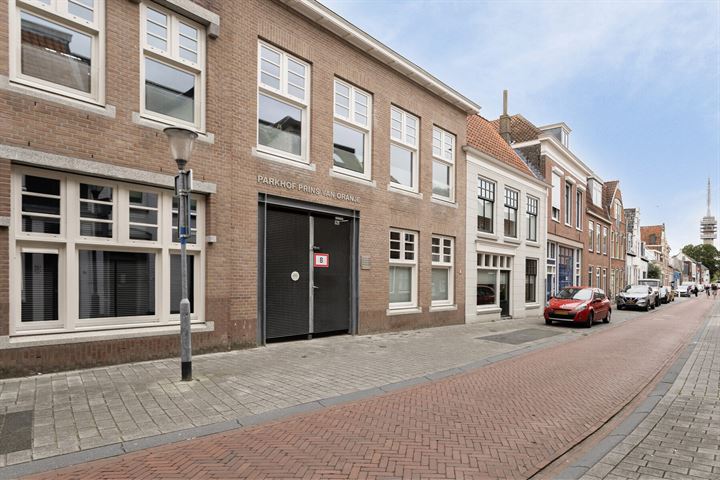 Bekijk foto 2 van Nieuwstraat 8-05