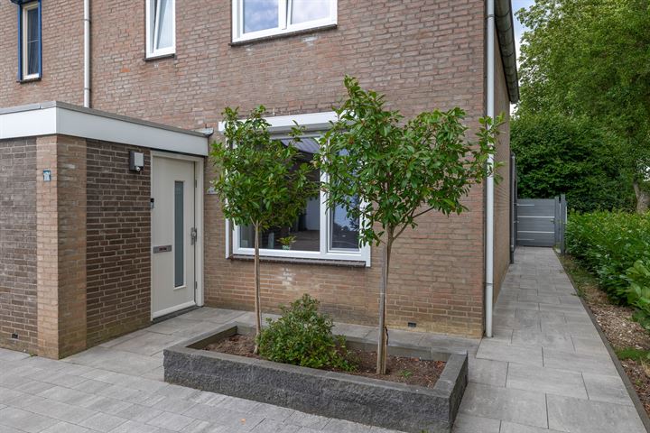 Bekijk foto 2 van Distelstraat 2