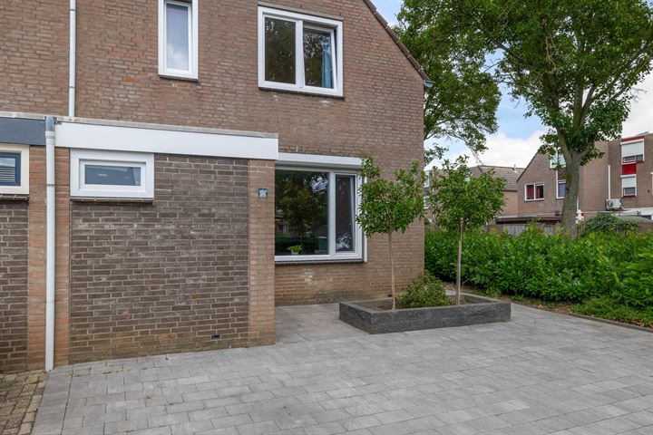 Bekijk foto 33 van Distelstraat 2