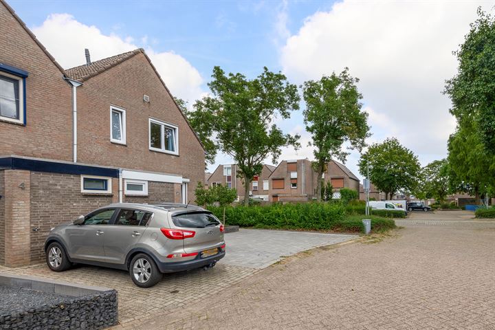 Bekijk foto 36 van Distelstraat 2