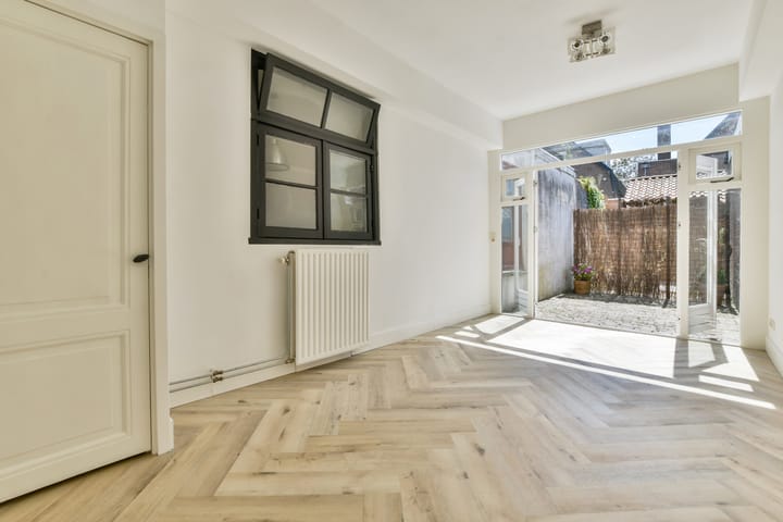 Photo 2 of Zeestraat 60-A