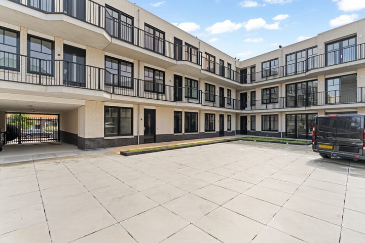 Photo 4 of Jan van Henegouwenweg 37