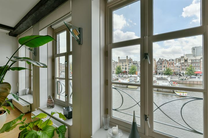 View photo 3 of Warmoesstraat 18-C