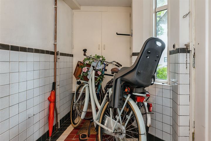 Bekijk foto 42 van Van Hogendorpstraat 75