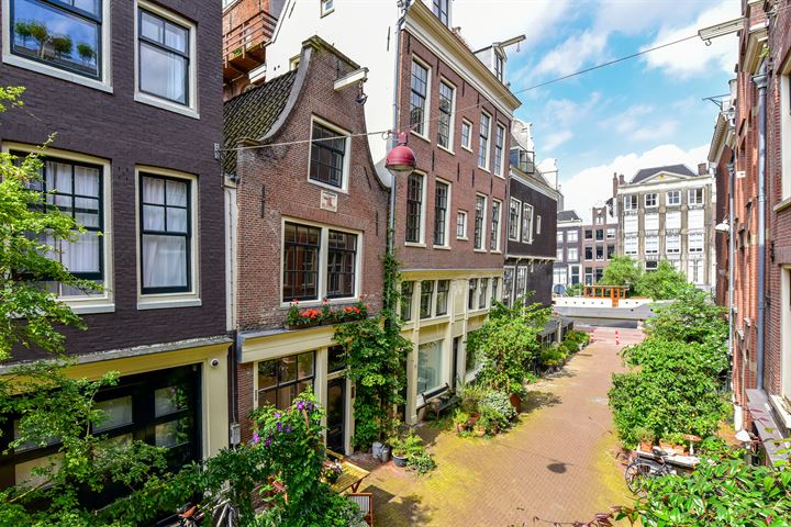 Bekijk foto 3 van Roomolenstraat 15