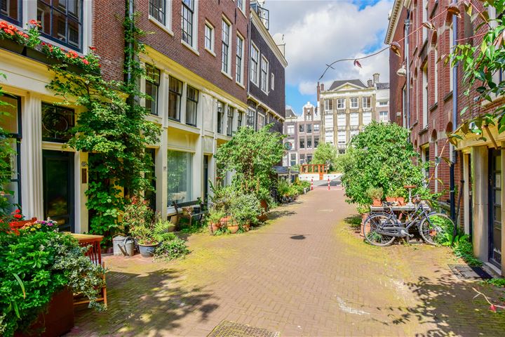 Bekijk foto 1 van Roomolenstraat 15