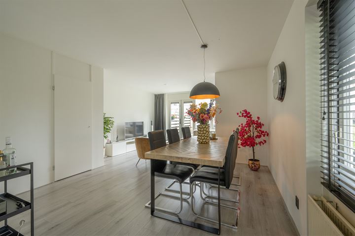 View photo 14 of Johanna Naberstraat 143