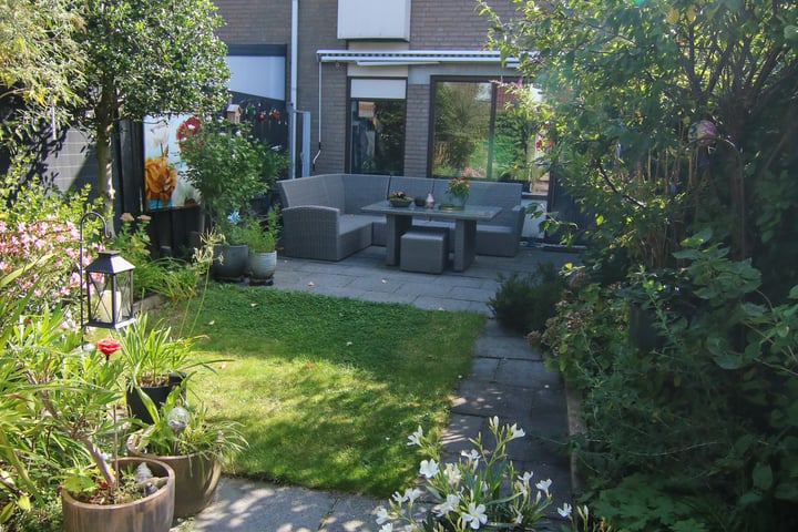 View photo 2 of Dragonstraat 6