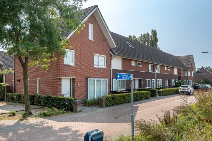 Bekijk foto 42 van Emailleerstraat 10