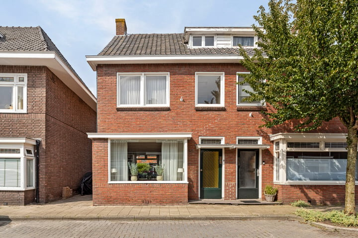 View photo of Van Riebeekstraat 45