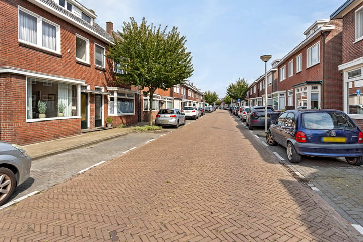 View photo 22 of Van Riebeekstraat 45