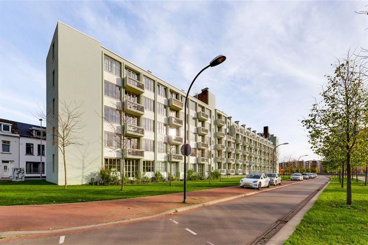 Bekijk foto 10 van Koningsplein flat 111-B