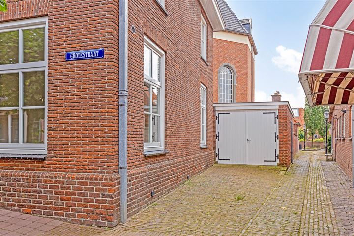 View photo 4 of Grotestraat 17