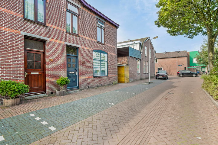 Bekijk foto 4 van Menschikoffstraat 18