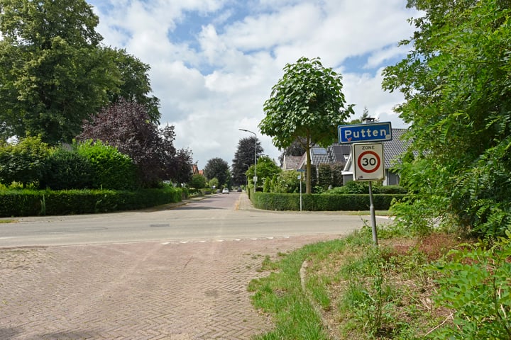 View photo 49 of Postweg 50