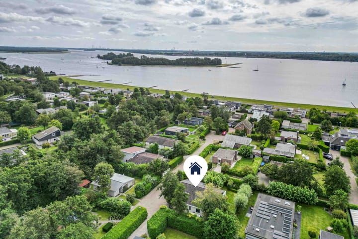 Foto 2 van Iepenlaan 18 .