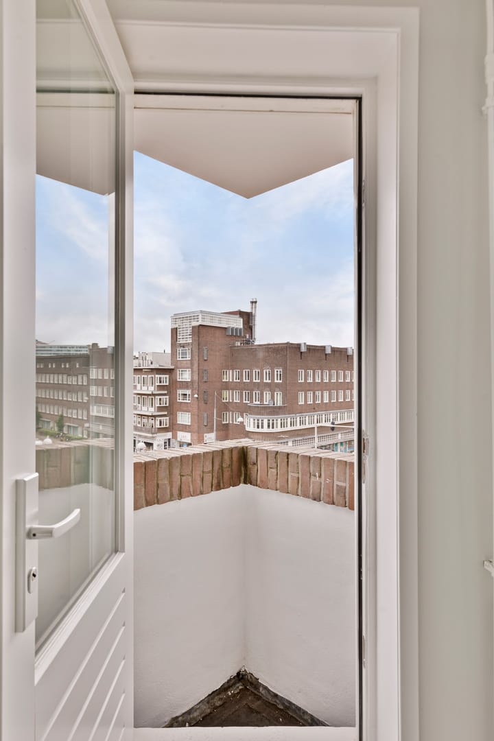 Photo 11 of Jan van Galenstraat 289-3