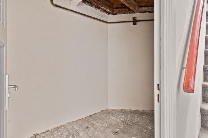 Photo 16 of Jan van Galenstraat 289-3