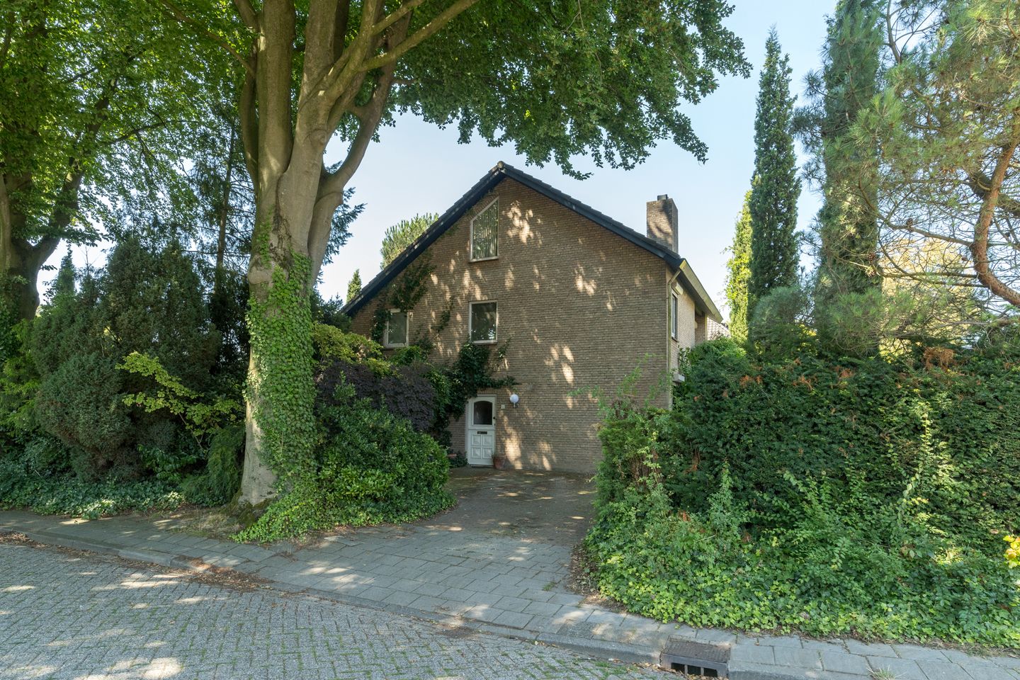 Foto 1 van Burgemeester Deelenstraat 2