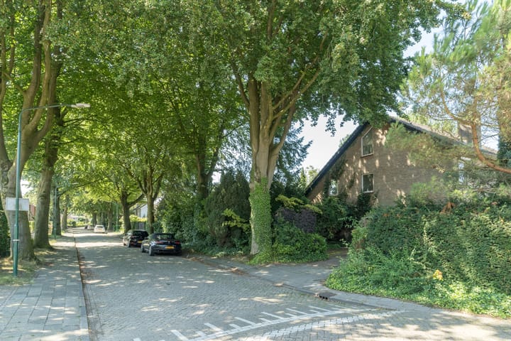 Foto 2 van Burgemeester Deelenstraat 2