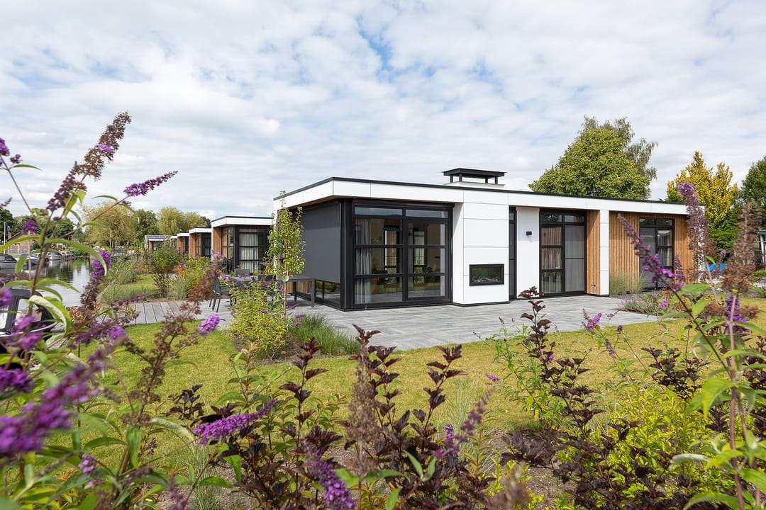 Huis te koop: Nieuw-Loosdrechtsedijk 215-CH007 1231 KT Loosdrecht [Funda]