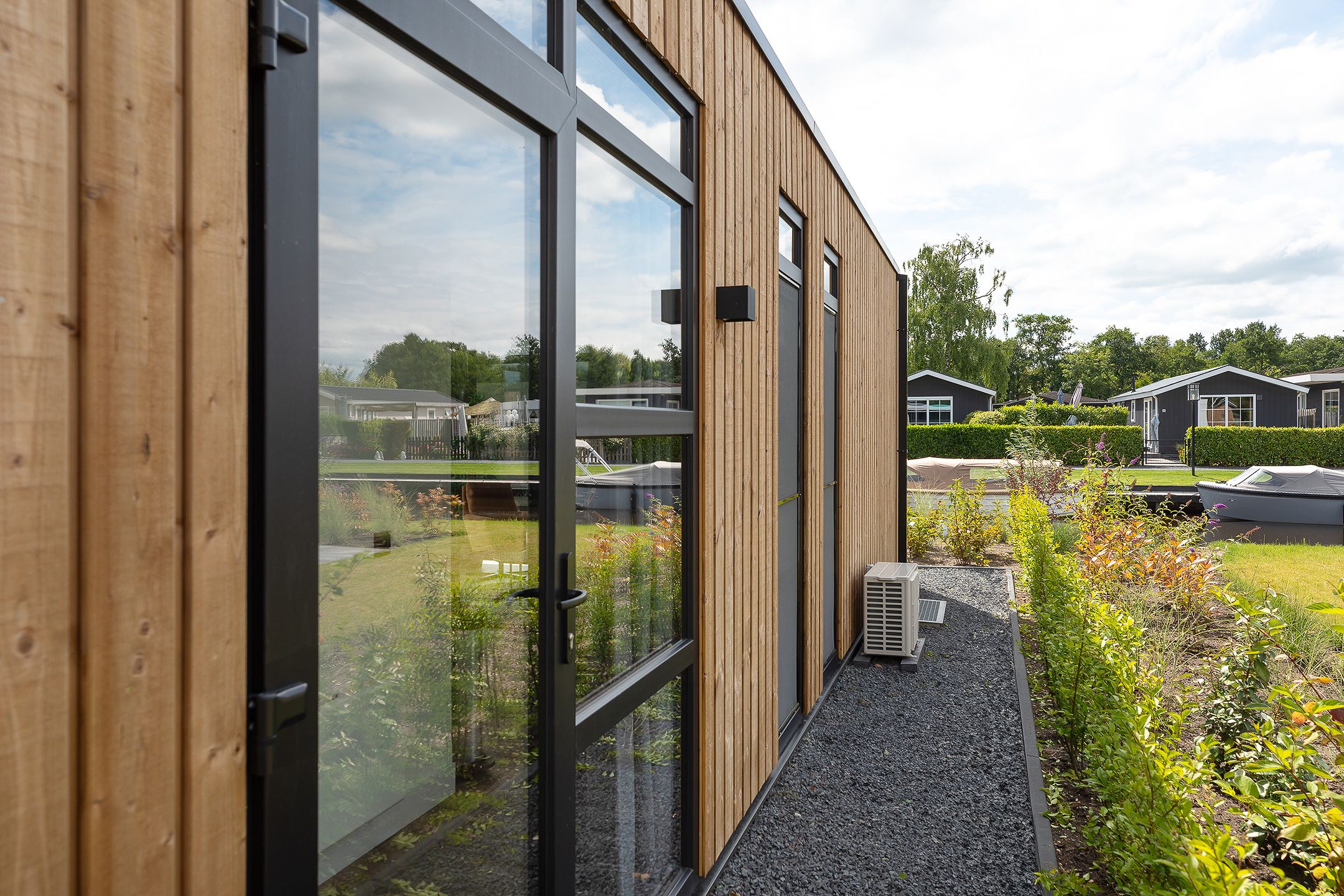 Foto 6 van Nieuw-Loosdrechtsedijk 215-CH007