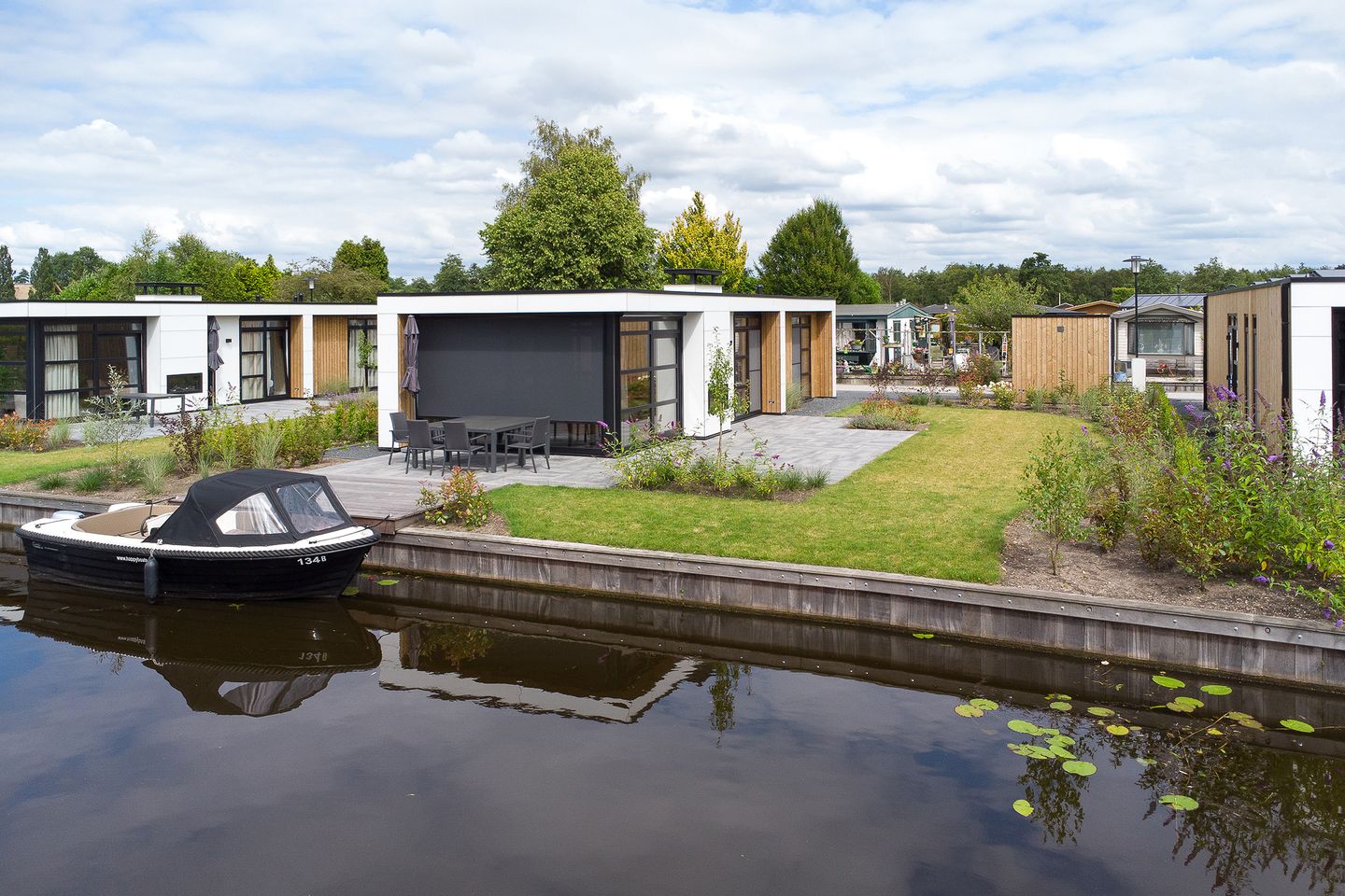 Foto 20 van Nieuw-Loosdrechtsedijk 215-CH007